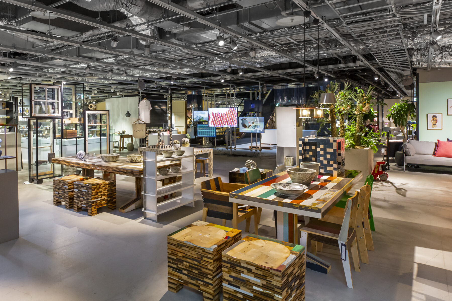 商品の販売だけでなく、お客さまへライフスタイルのご提案をすることも。