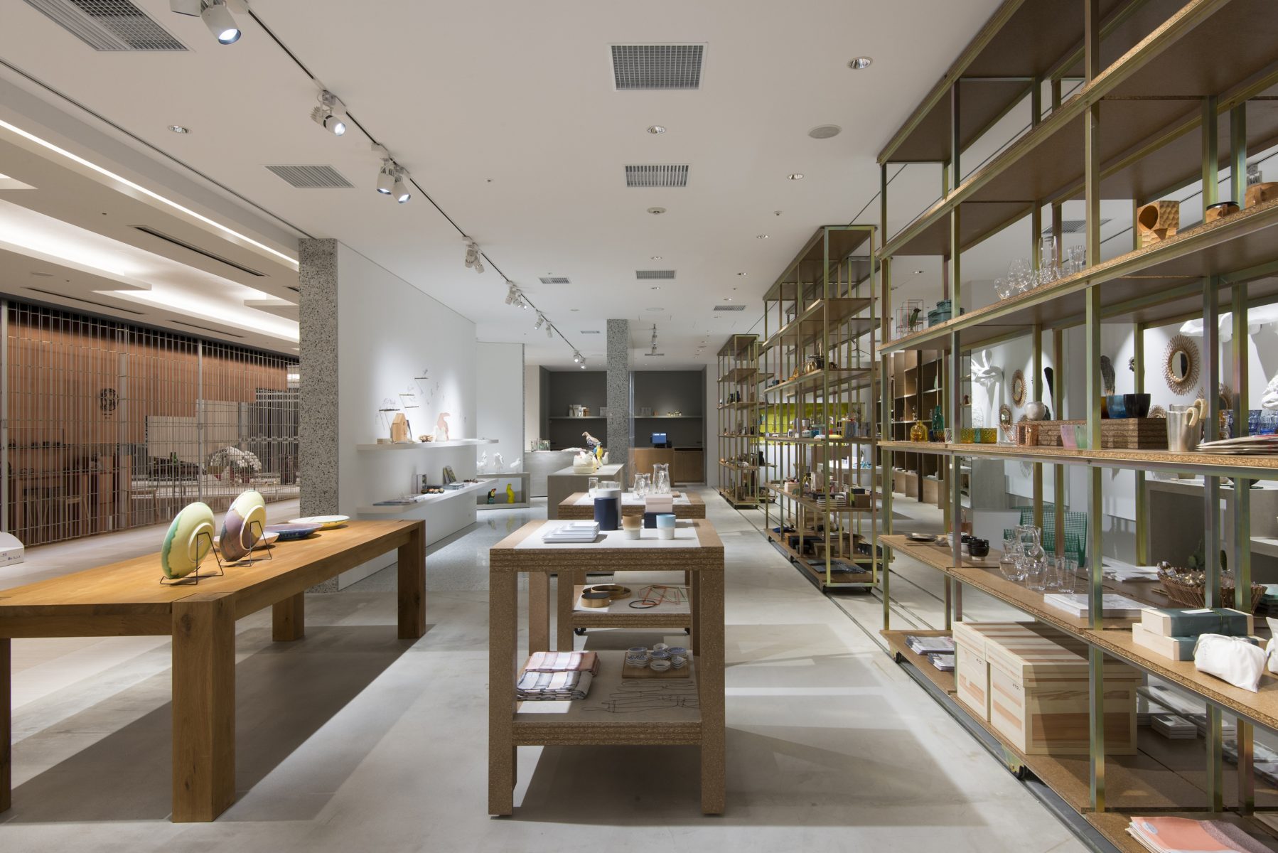 商品の販売だけでなく、お客さまへライフスタイルのご提案をすることも。