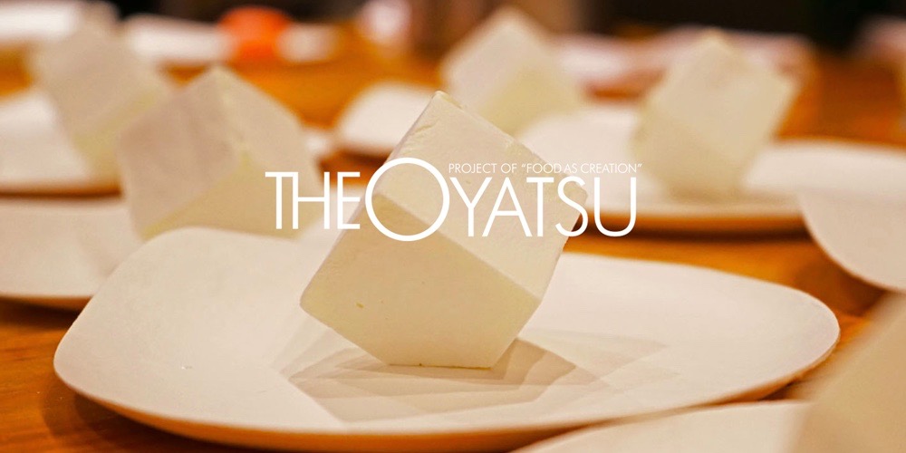 ブラックベリーやチーズでつくられたソースをメレンゲで包んだ『THE OYATSU』オリジナルのメニュー