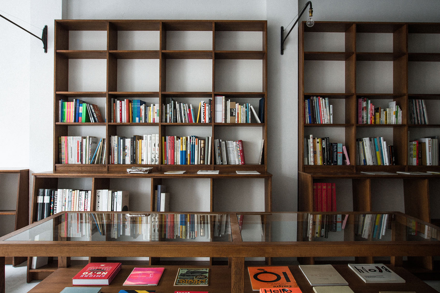 <a href="https://bookandsons.com/" target="_blank">https://bookandsons.com/</a>