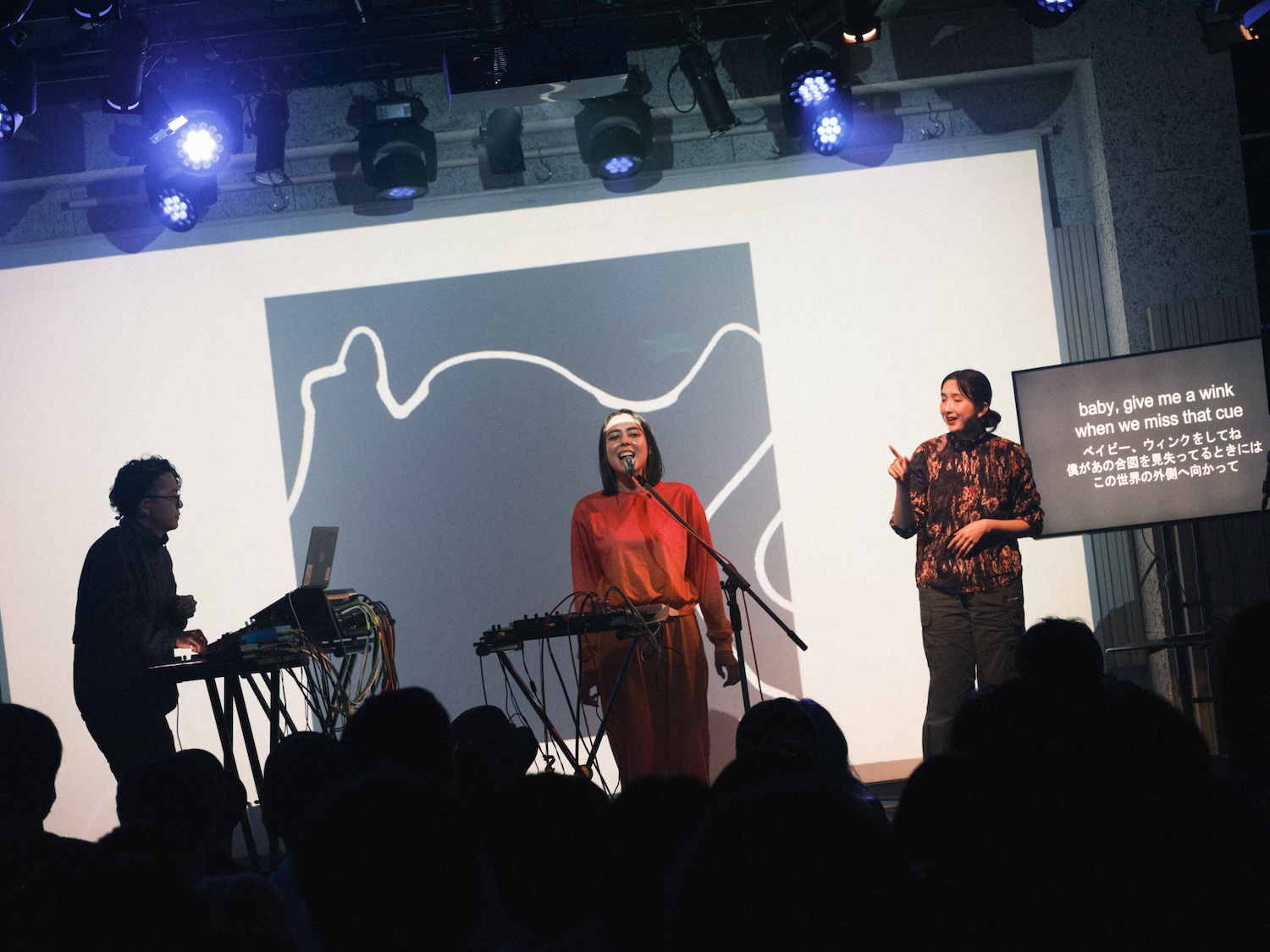 「研究」と「アート」が交差する2daysイベント「DE-SILO EXPERIMENT 2024」を2024年4月13日と14日に開催。<br />
<br />
人文・社会科学分野の4人の研究者が「いま私たちはどんな時代を生きているのか」を考えるための研究テーマを設定し、そのテーマに基づきコラボレーターとなる計11組のアーティストが作品を制作。展示、パフォーマンス、トークセッション、ワークショップの4つのコンテンツを通じて、研究とアートの融合を展開しました。<br />
<a href="https://de-silo.xyz/experiment-2024" rel="noopener" target="_blank">https://de-silo.xyz/experiment-2024</a>